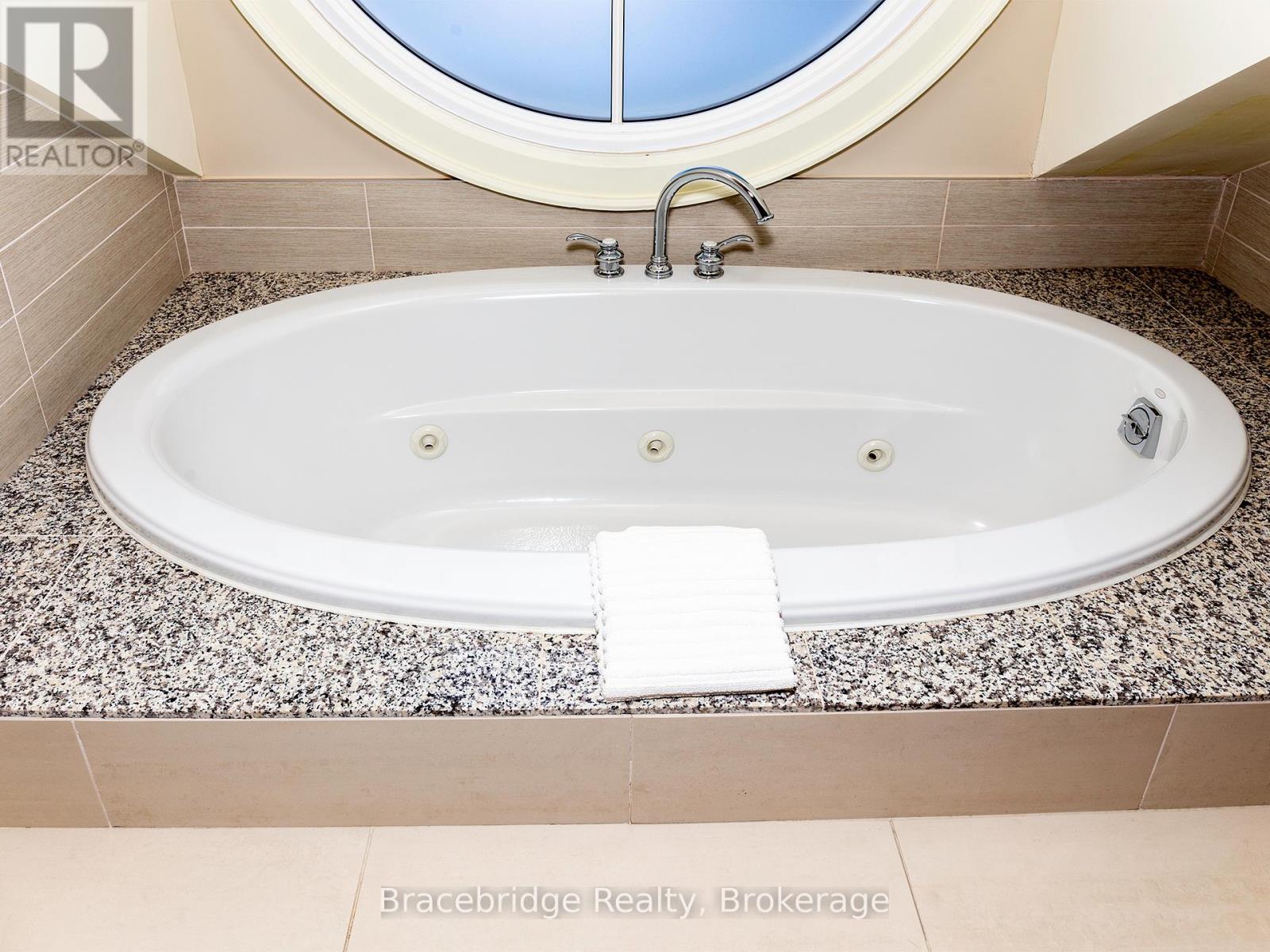 G102-C2 - 1869 Muskoka Road 118 Highway W, Muskoka Lakes (Monck (Muskoka Lakes)), Ontario  P1L 1W8 - Photo 8 - X12927424