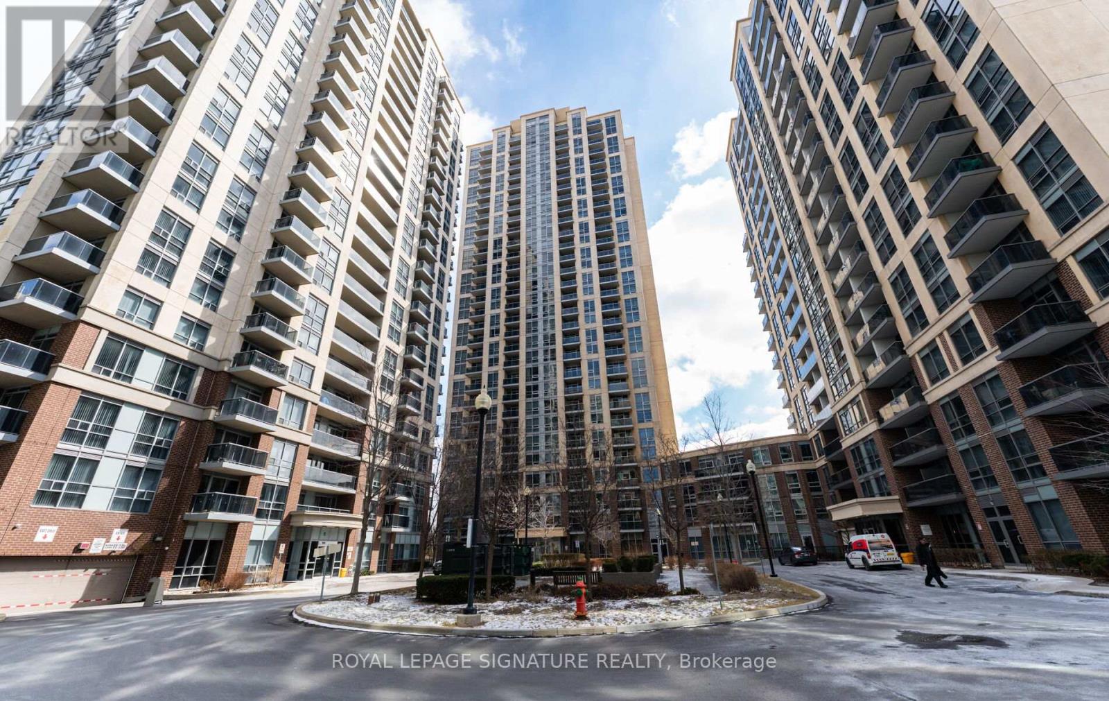 608 - 3 Michael Power Place, Toronto, Ontario  M9A 0A2 - Photo 2 - W12917282