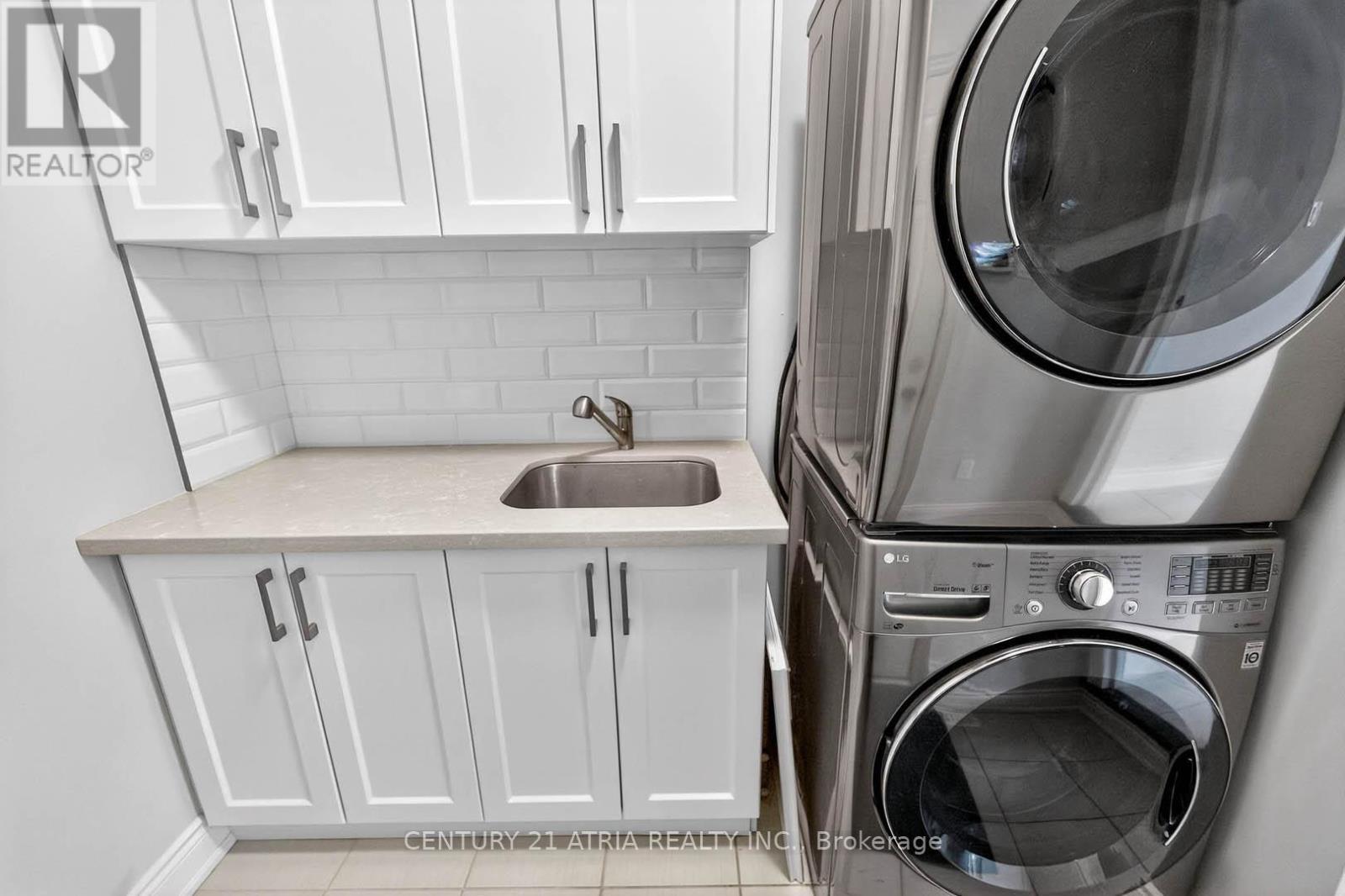 29 Rothwell Street, Aurora, Ontario  L4G 0V6 - Photo 12 - N12927402