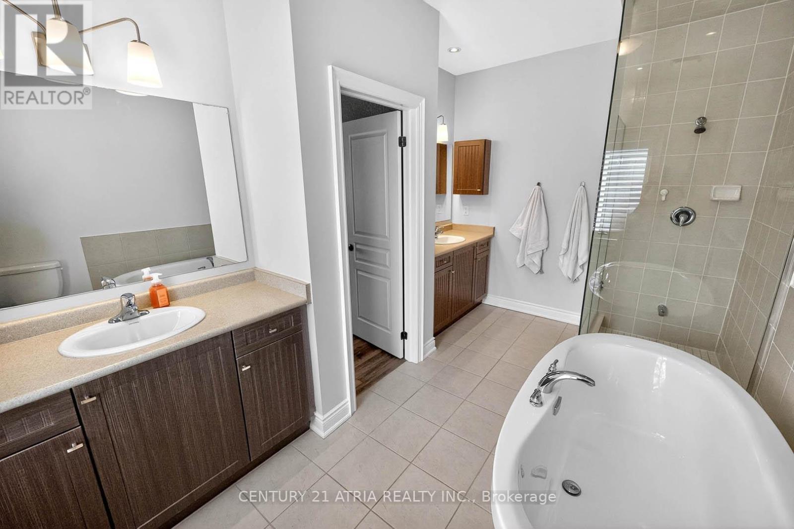 29 Rothwell Street, Aurora, Ontario  L4G 0V6 - Photo 18 - N12927402