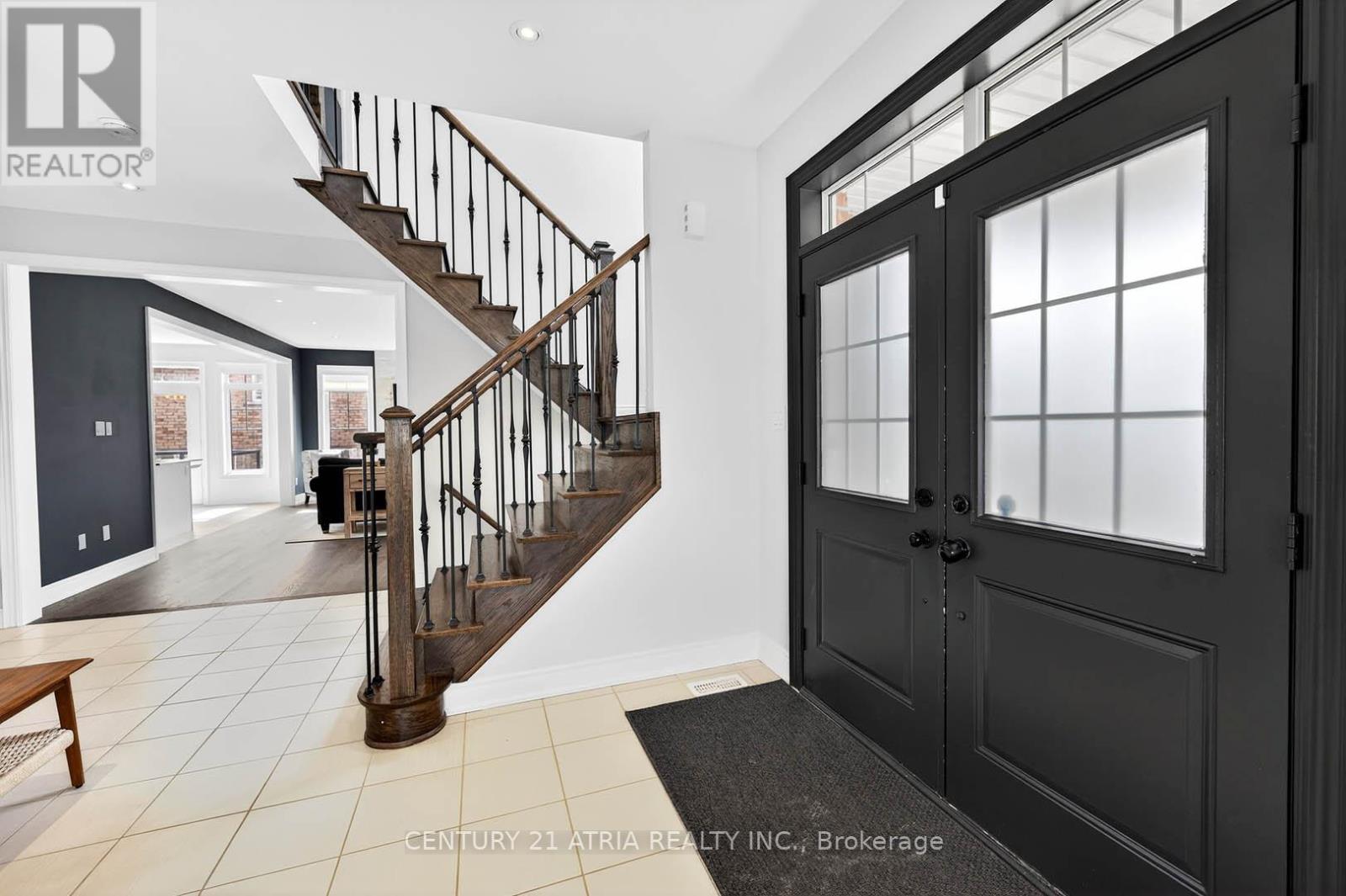 29 Rothwell Street, Aurora, Ontario  L4G 0V6 - Photo 3 - N12927402