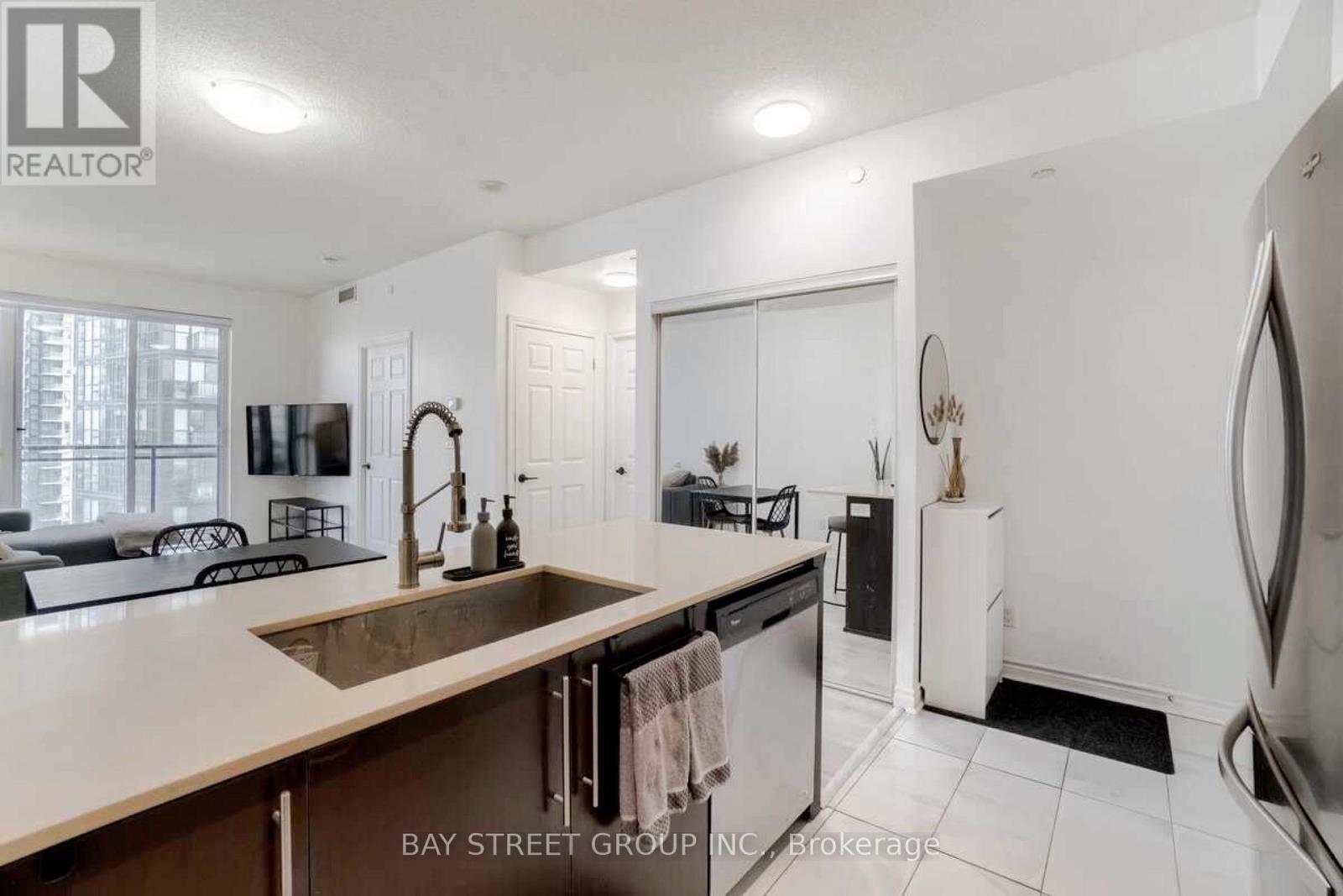 2604 - 4011 Brickstone Mews, Mississauga, Ontario  L5B 0G3 - Photo 7 - W12927366