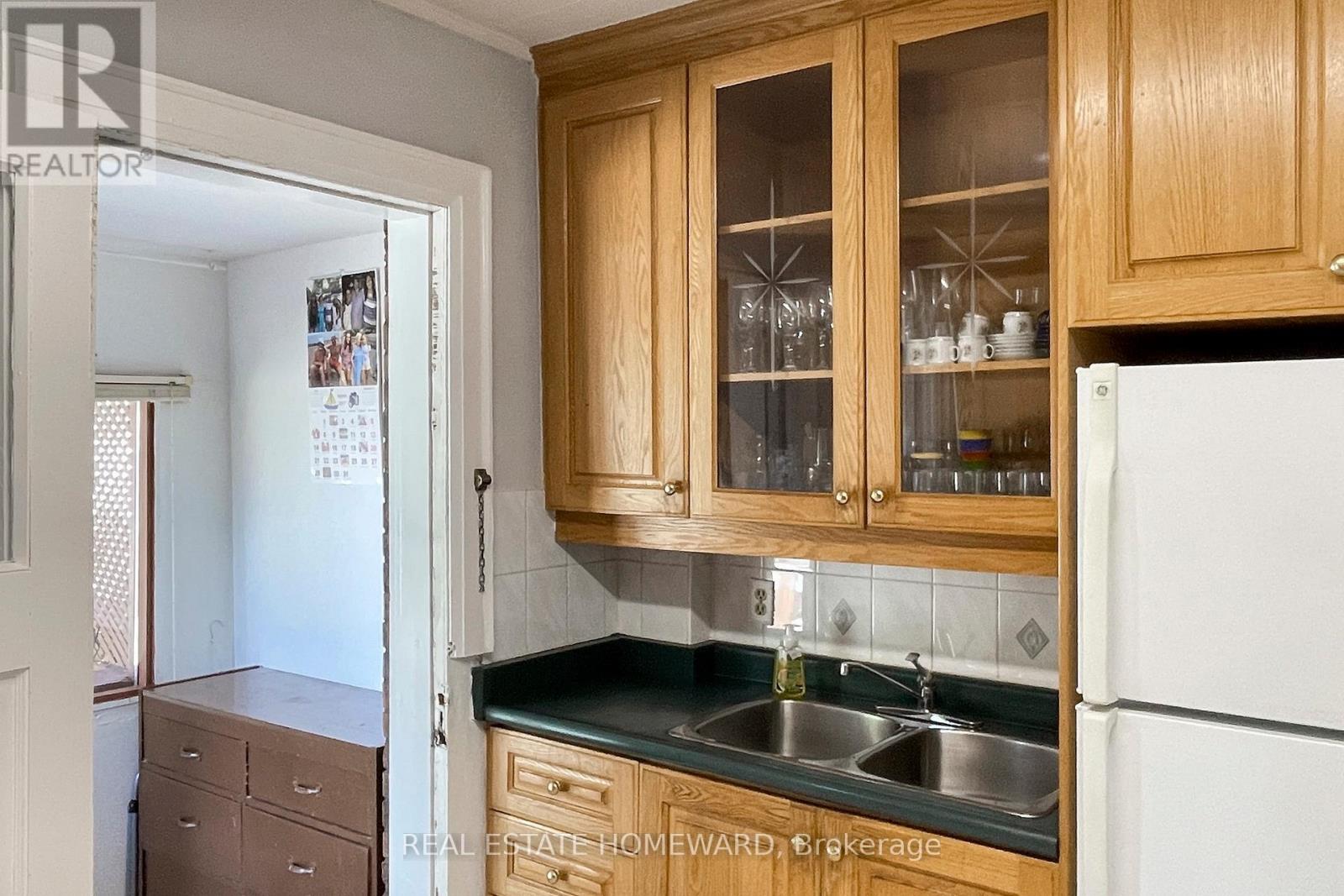 87 Guestville Avenue, Toronto, Ontario  M6N 4N5 - Photo 18 - W12927376