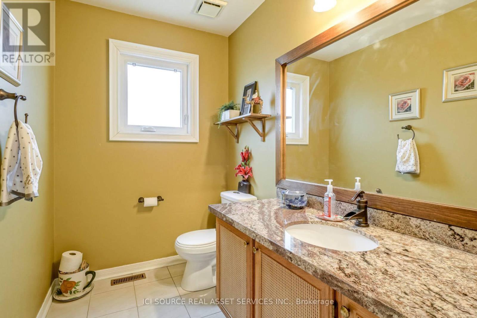 Upper - 5668 Turney Drive, Mississauga, Ontario  L5M 4Y9 - Photo 13 - W12927394