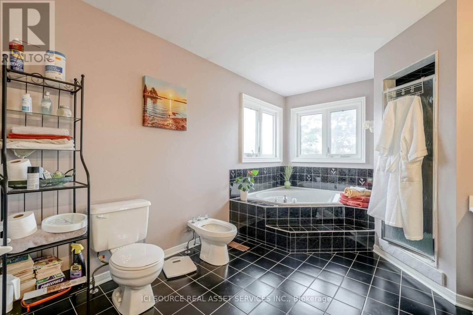 Upper - 5668 Turney Drive, Mississauga, Ontario  L5M 4Y9 - Photo 18 - W12927394