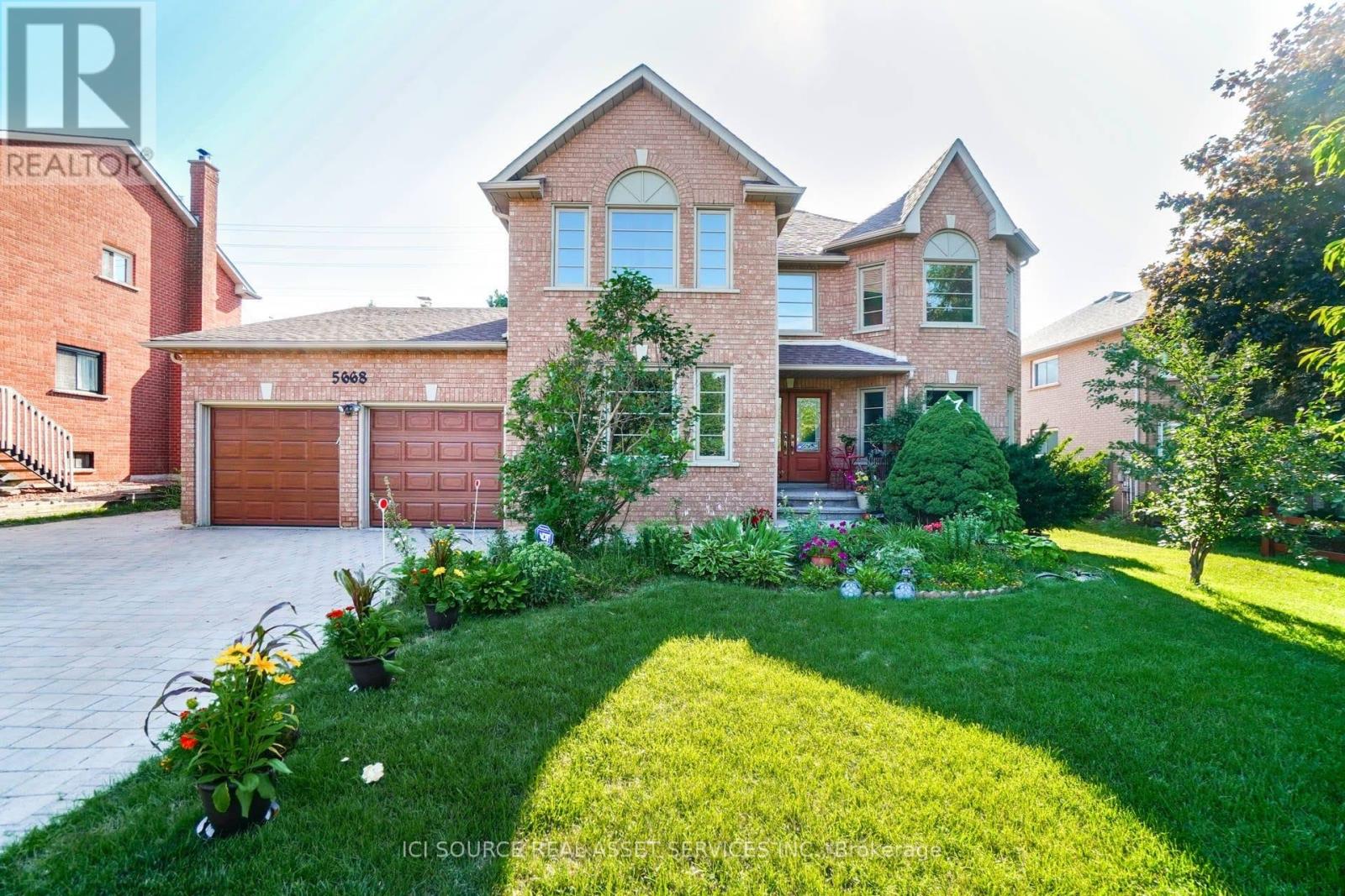 Upper - 5668 Turney Drive, Mississauga, Ontario  L5M 4Y9 - Photo 2 - W12927394