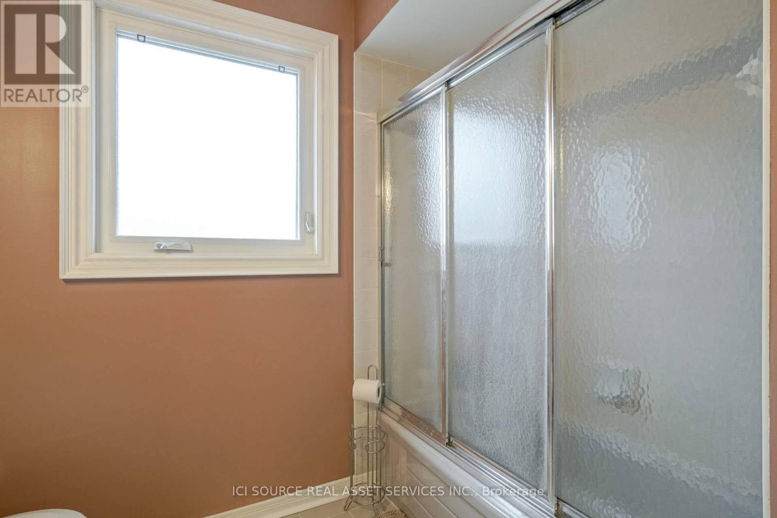 Upper - 5668 Turney Drive, Mississauga, Ontario  L5M 4Y9 - Photo 23 - W12927394