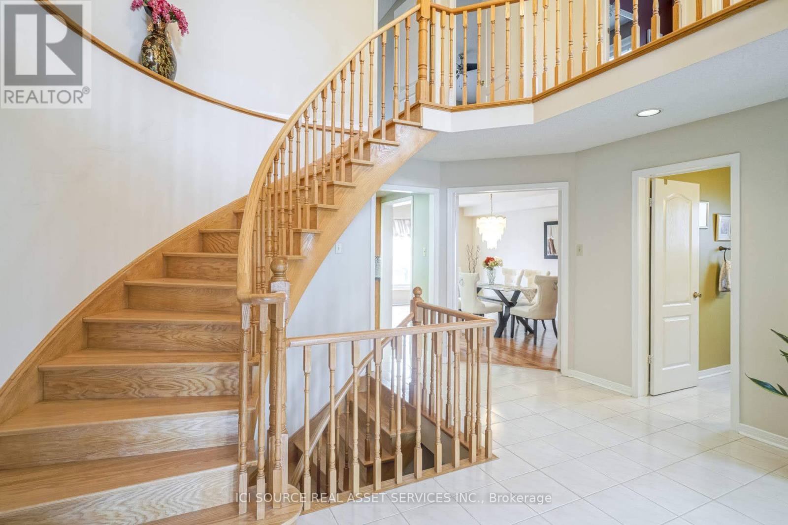 Upper - 5668 Turney Drive, Mississauga, Ontario  L5M 4Y9 - Photo 5 - W12927394