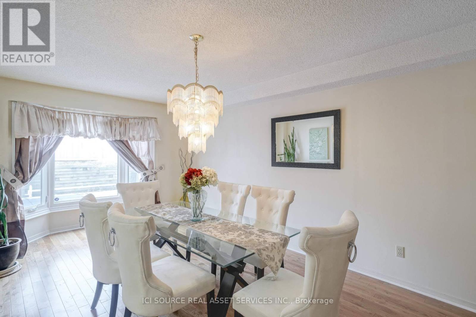 Upper - 5668 Turney Drive, Mississauga, Ontario  L5M 4Y9 - Photo 8 - W12927394