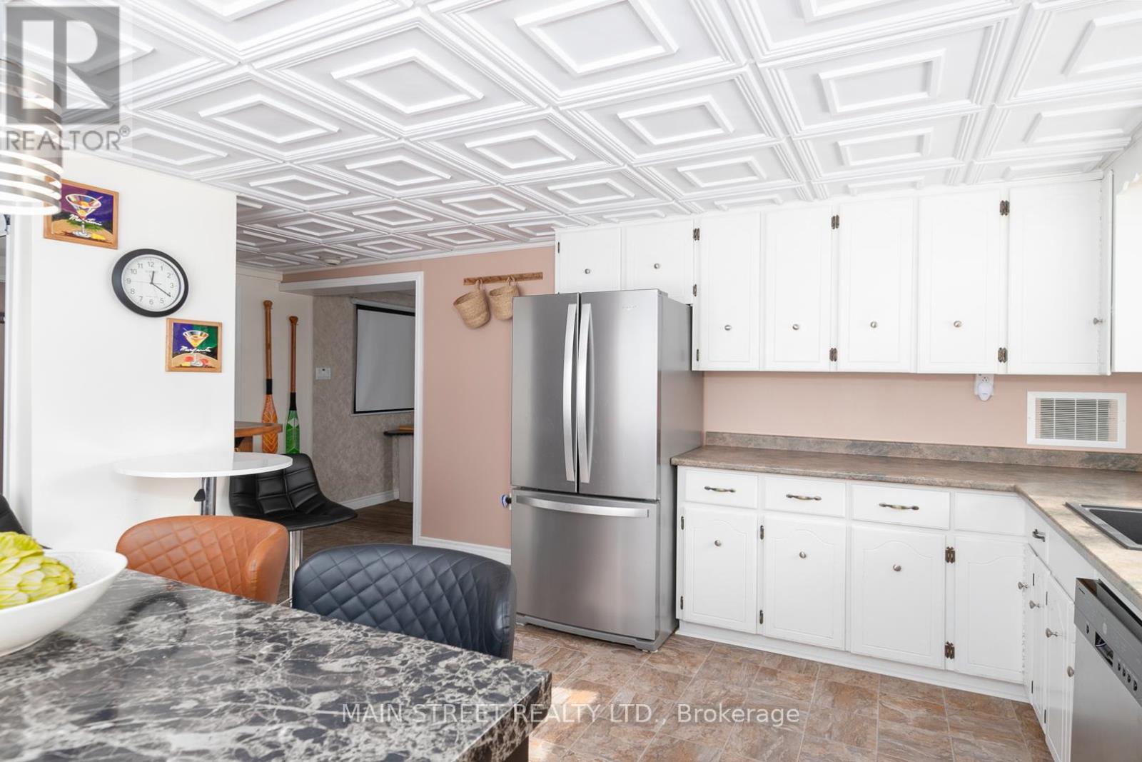 35 Peats Point Road, Prince Edward County, Ontario  K8N 4Z7 - Photo 12 - X12927364