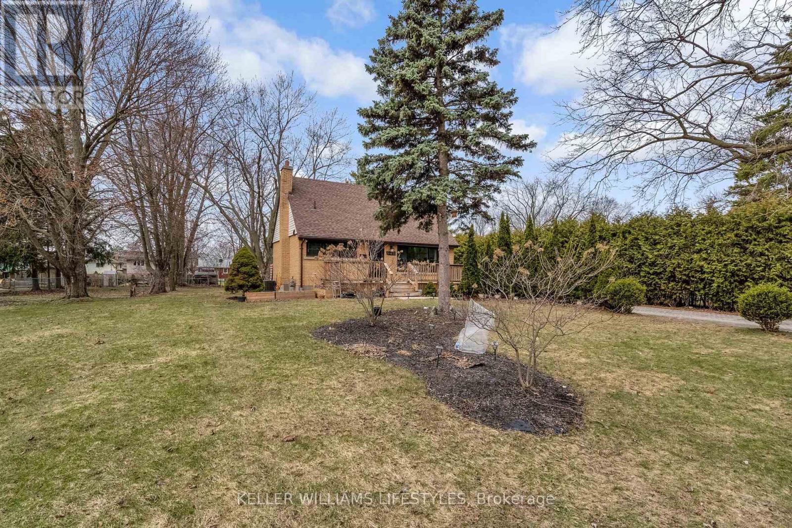 943 Dearness Drive, London South, Ontario  N6E 1N6 - Photo 2 - X12927466