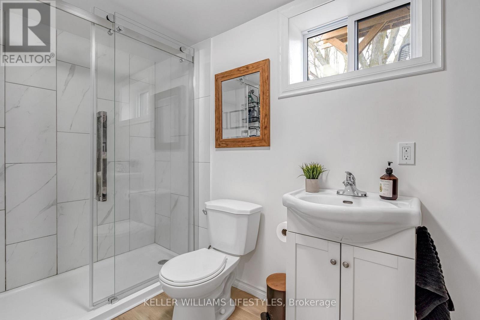 943 Dearness Drive, London South, Ontario  N6E 1N6 - Photo 37 - X12927466