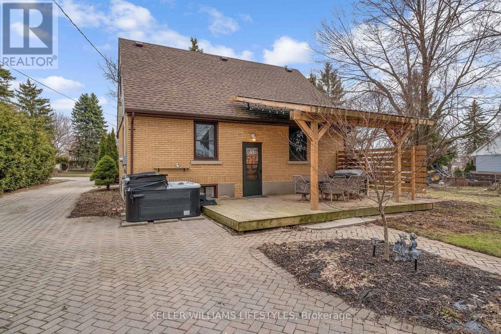 943 Dearness Drive, London South, Ontario  N6E 1N6 - Photo 38 - X12927466