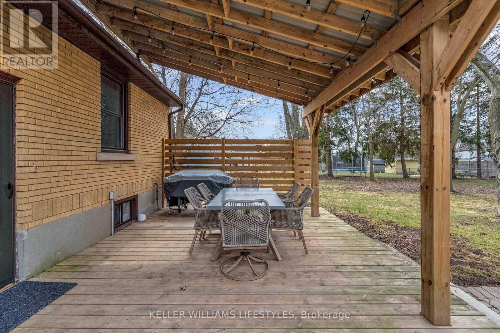 943 Dearness Drive, London South, Ontario  N6E 1N6 - Photo 40 - X12927466