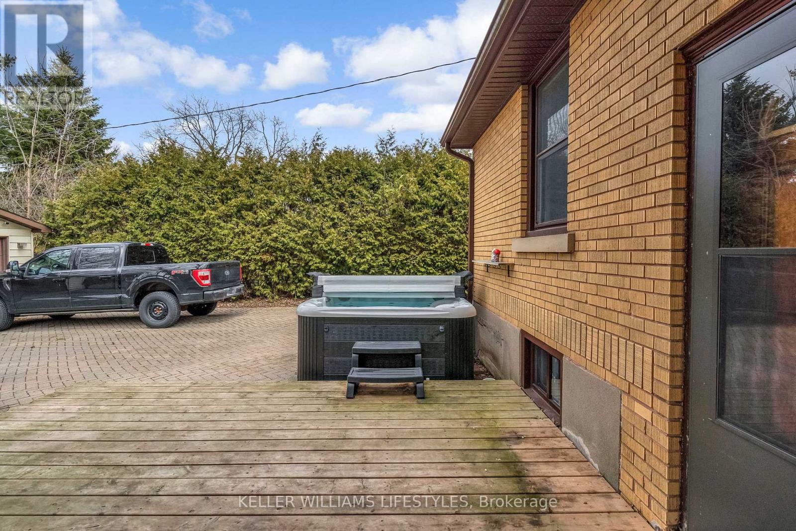 943 Dearness Drive, London South, Ontario  N6E 1N6 - Photo 42 - X12927466