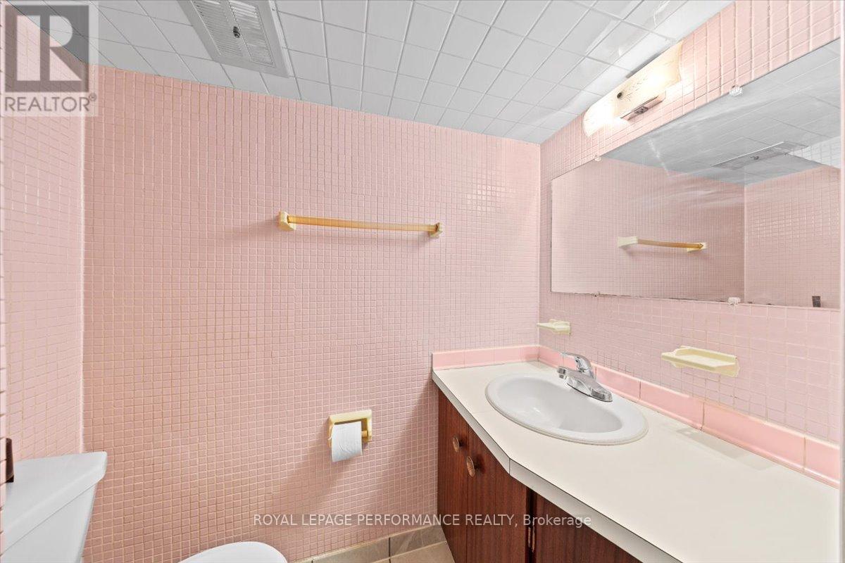2212 St Laurent Boulevard, Ottawa, Ontario  K1G 1B2 - Photo 22 - X12927430
