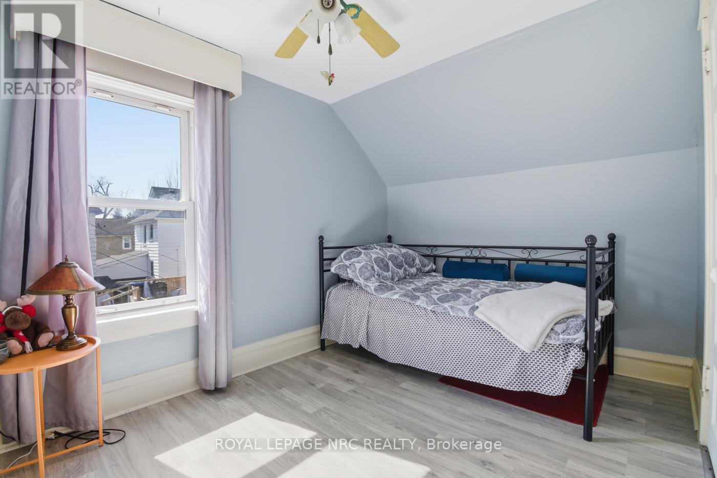 4634 Armoury Street, Niagara Falls, Ontario  L2E 1S6 - Photo 12 - X12927436