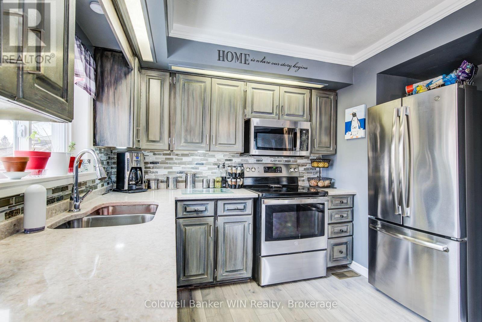 455 Albert Street, Wellington North, Ontario  N0G 2L2 - Photo 15 - X12927432