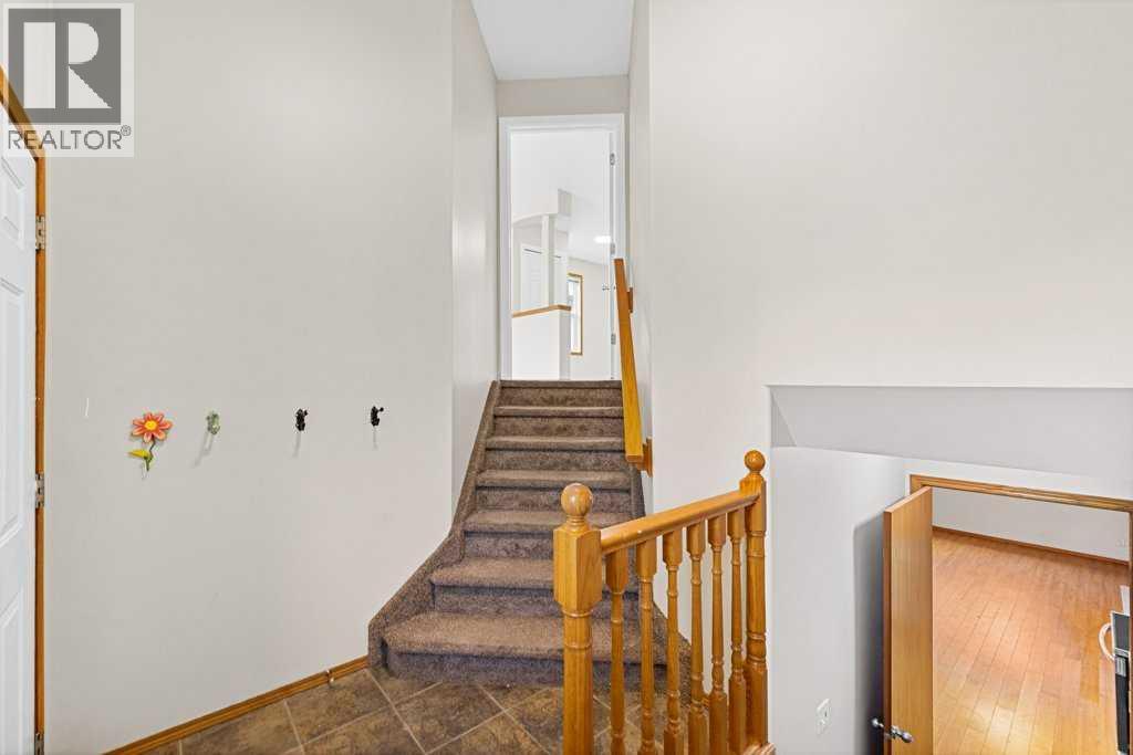 22 Lanterman Close, Red Deer, Alberta  T4R 3K3 - Photo 3 - A2294425