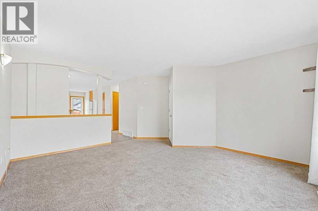 22 Lanterman Close, Red Deer, Alberta  T4R 3K3 - Photo 7 - A2294425