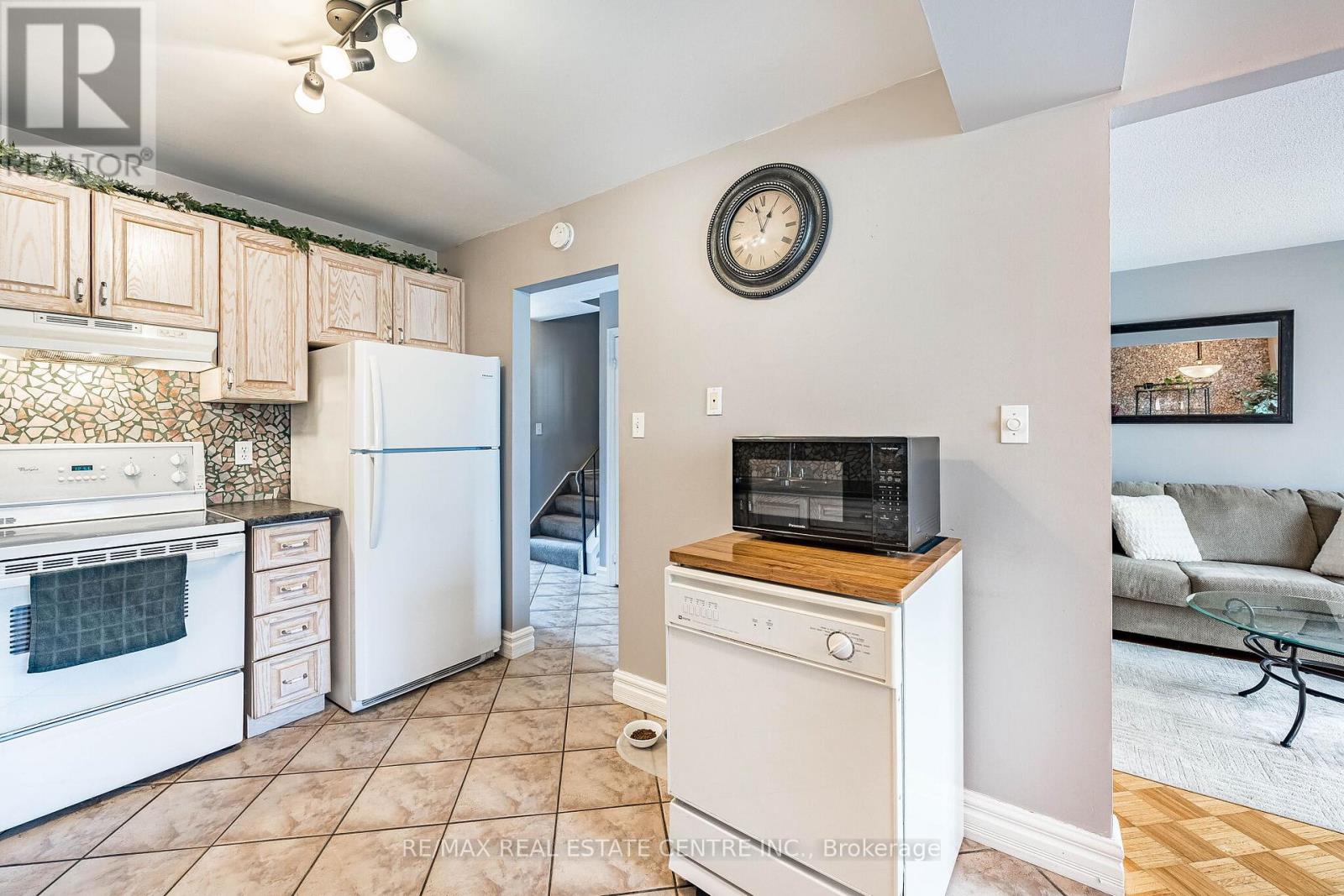 7 Morley Crescent, Brampton, Ontario  L6S 3K8 - Photo 11 - W12927442