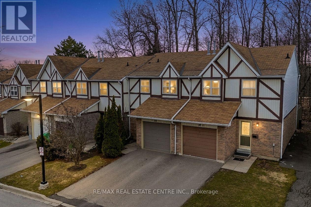 7 Morley Crescent, Brampton, Ontario  L6S 3K8 - Photo 2 - W12927442