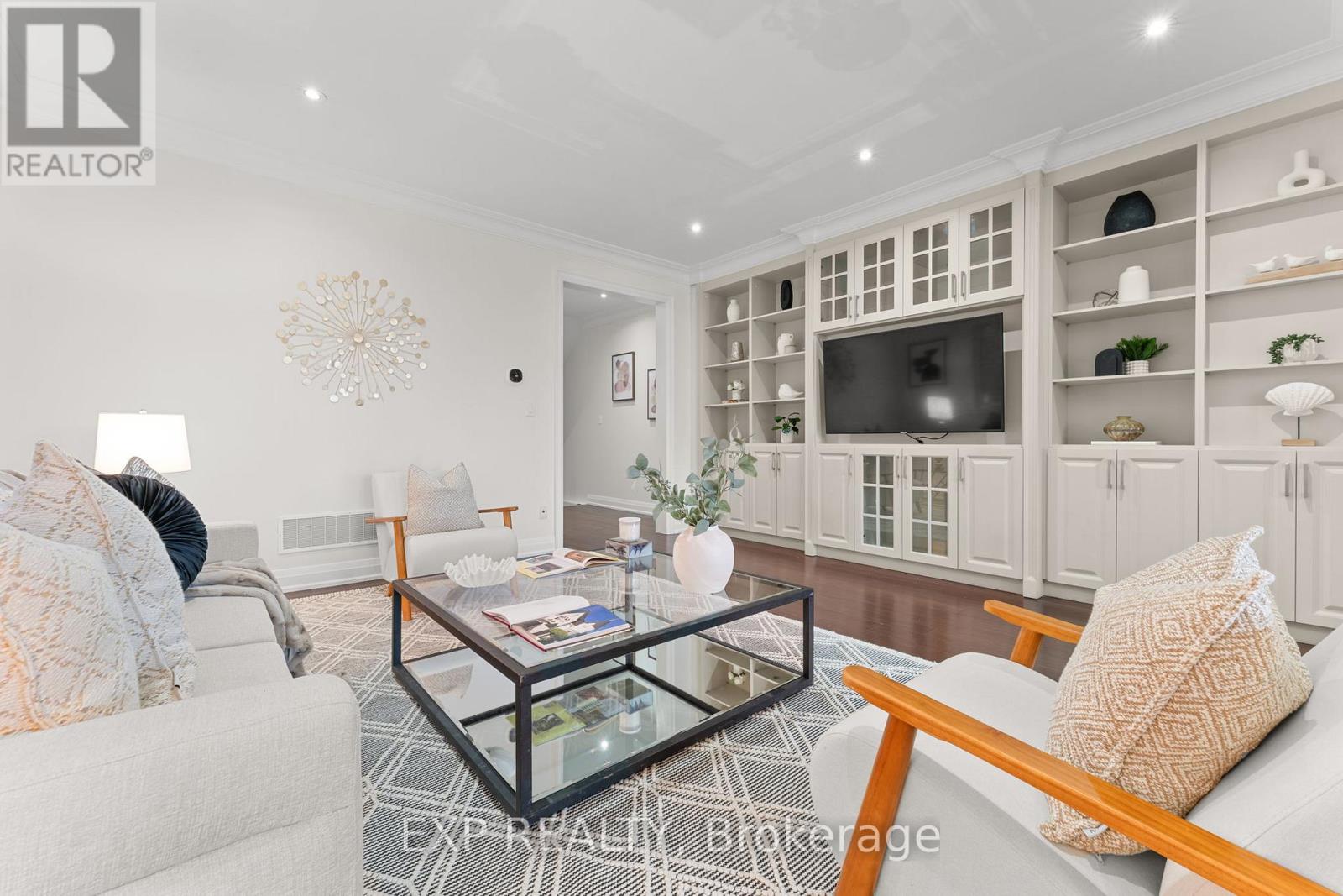 17 Harrison Avenue, Mississauga, Ontario  L5H 2W8 - Photo 6 - W12927454