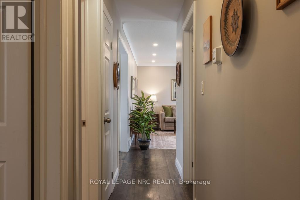 38 Lanark Crescent, St. Catharines, Ontario  L2M 6C9 - Photo 12 - X12927448