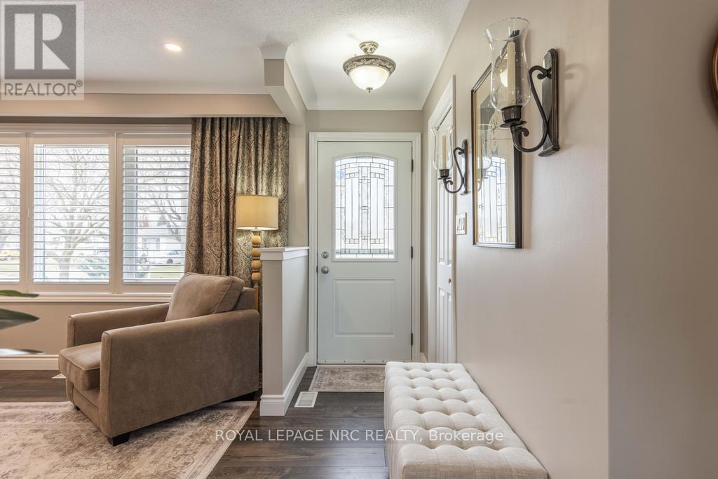 38 Lanark Crescent, St. Catharines, Ontario  L2M 6C9 - Photo 4 - X12927448