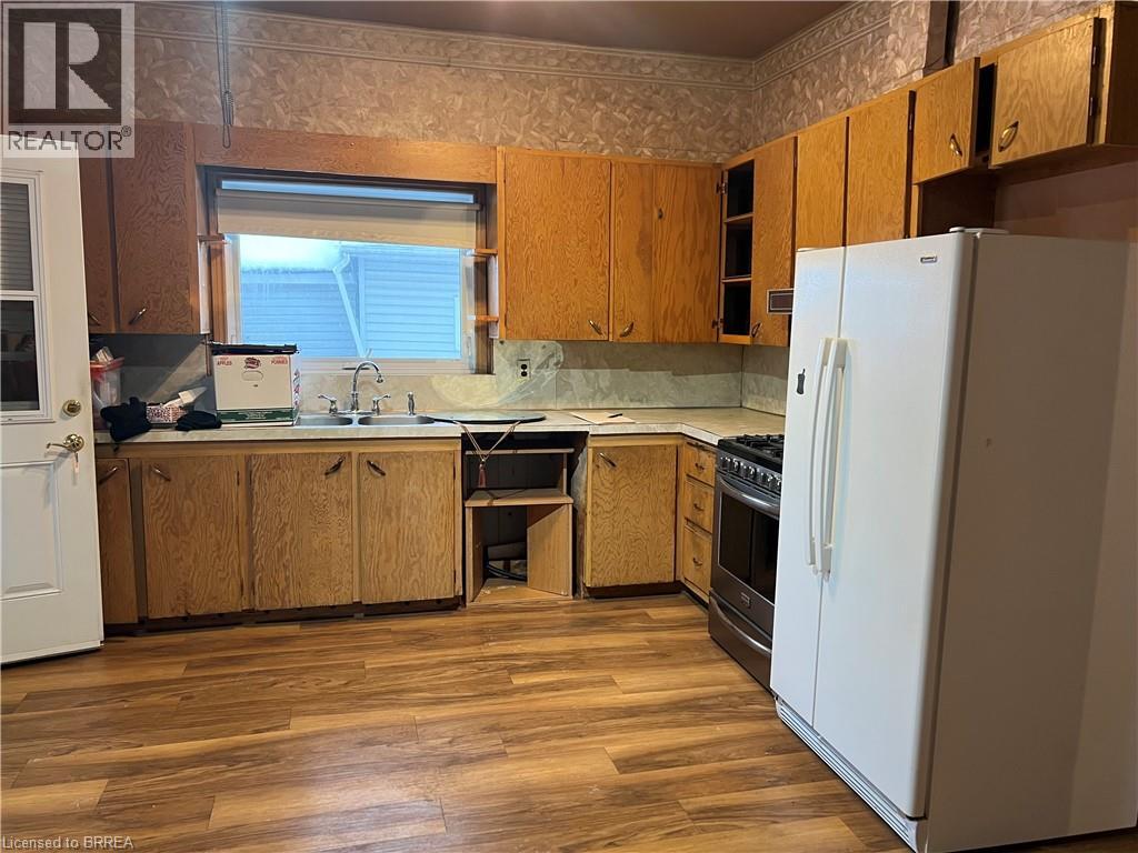 49 Pearl Street, Brantford, Ontario  N3T 3N5 - Photo 3 - 40813759