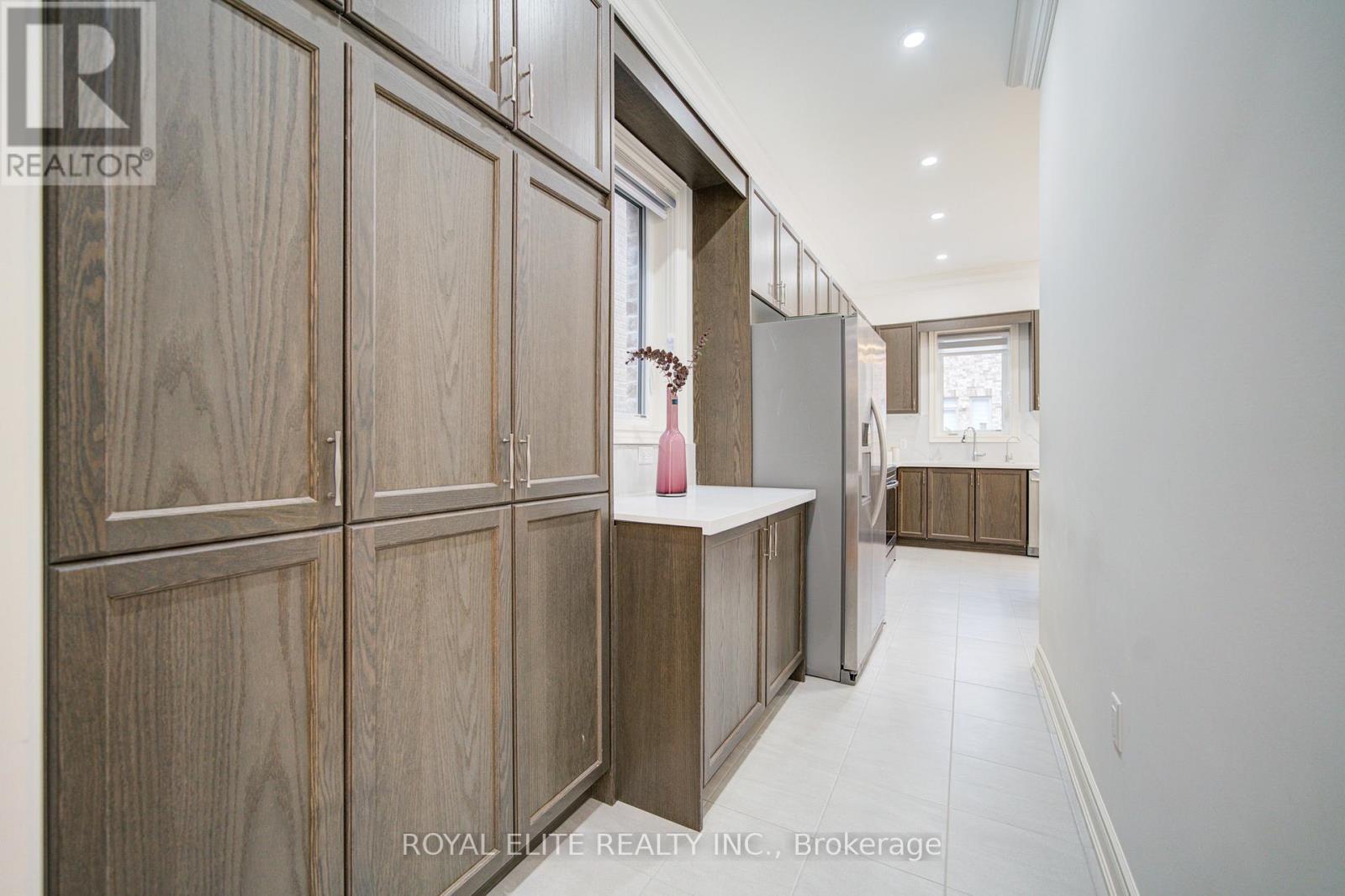 57 Betty May Crescent, East Gwillimbury, Ontario  L9N 1S2 - Photo 11 - N12922154