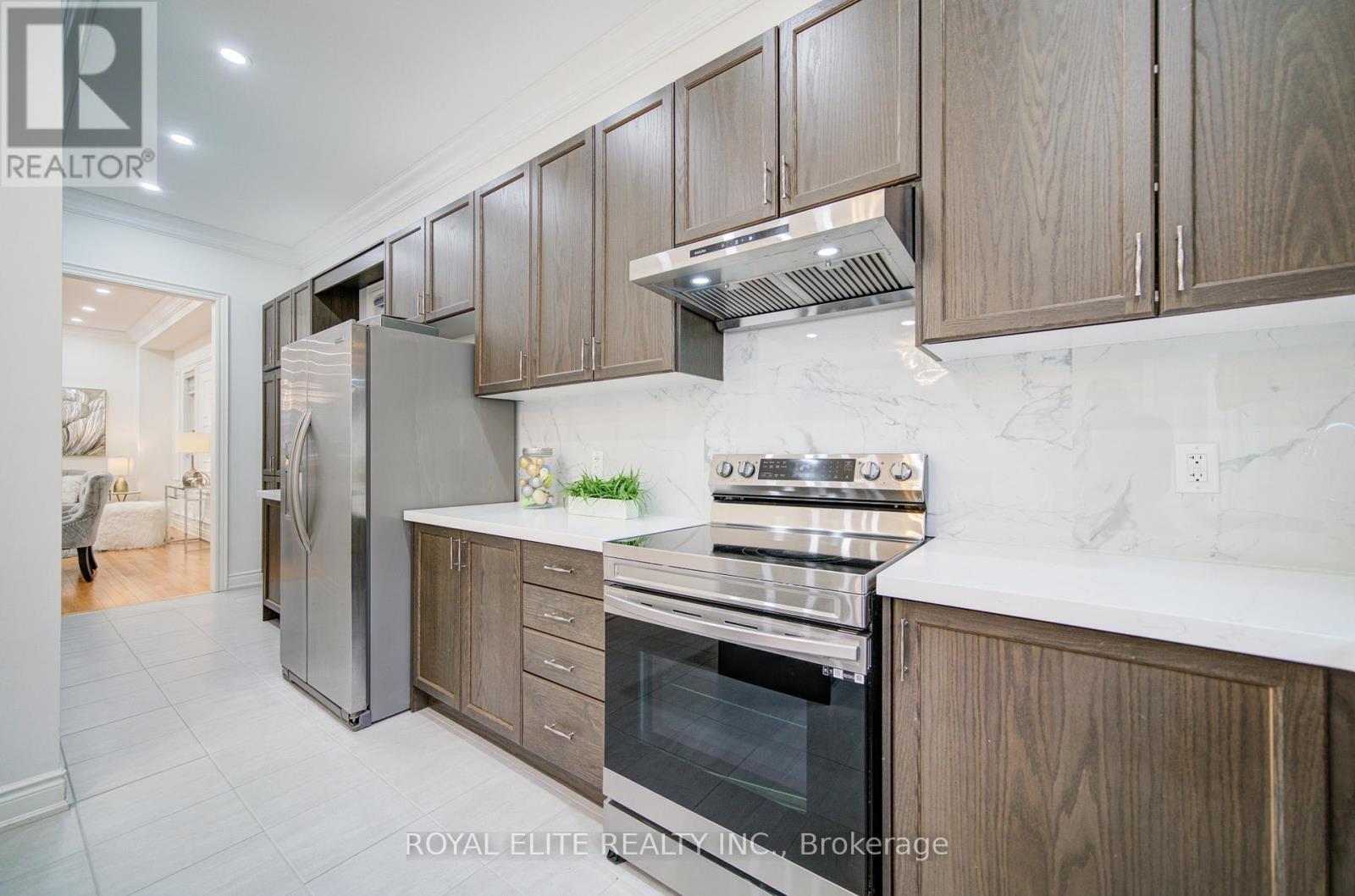 57 Betty May Crescent, East Gwillimbury, Ontario  L9N 1S2 - Photo 21 - N12922154