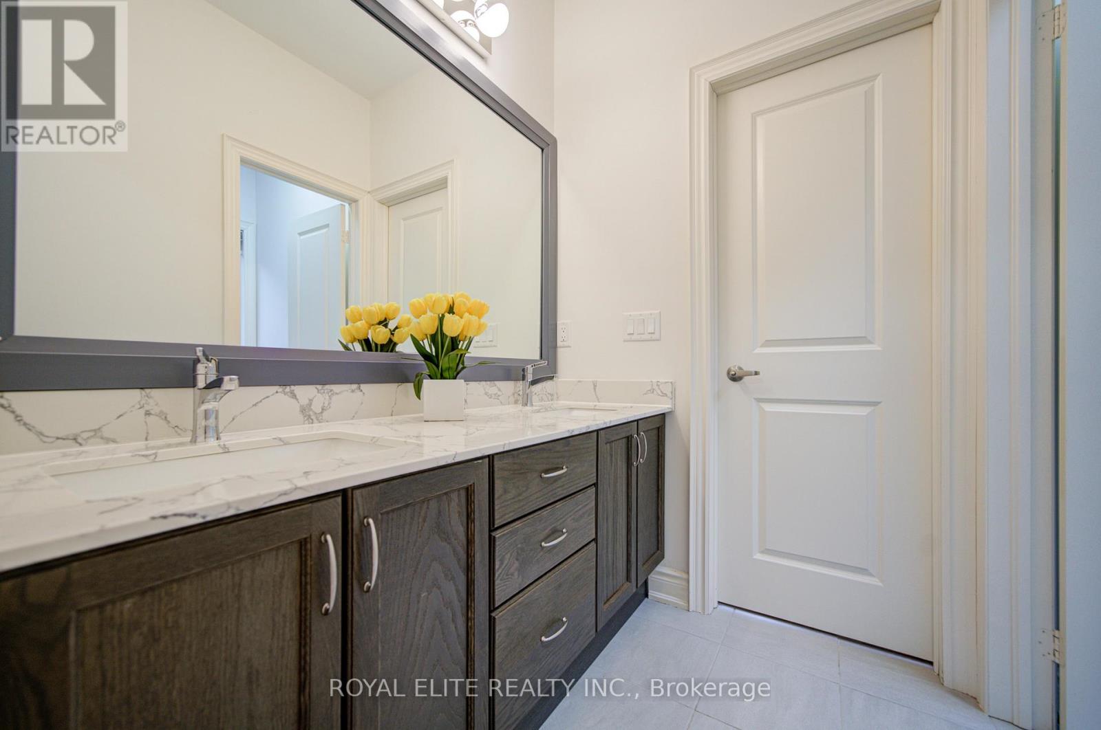 57 Betty May Crescent, East Gwillimbury, Ontario  L9N 1S2 - Photo 26 - N12922154