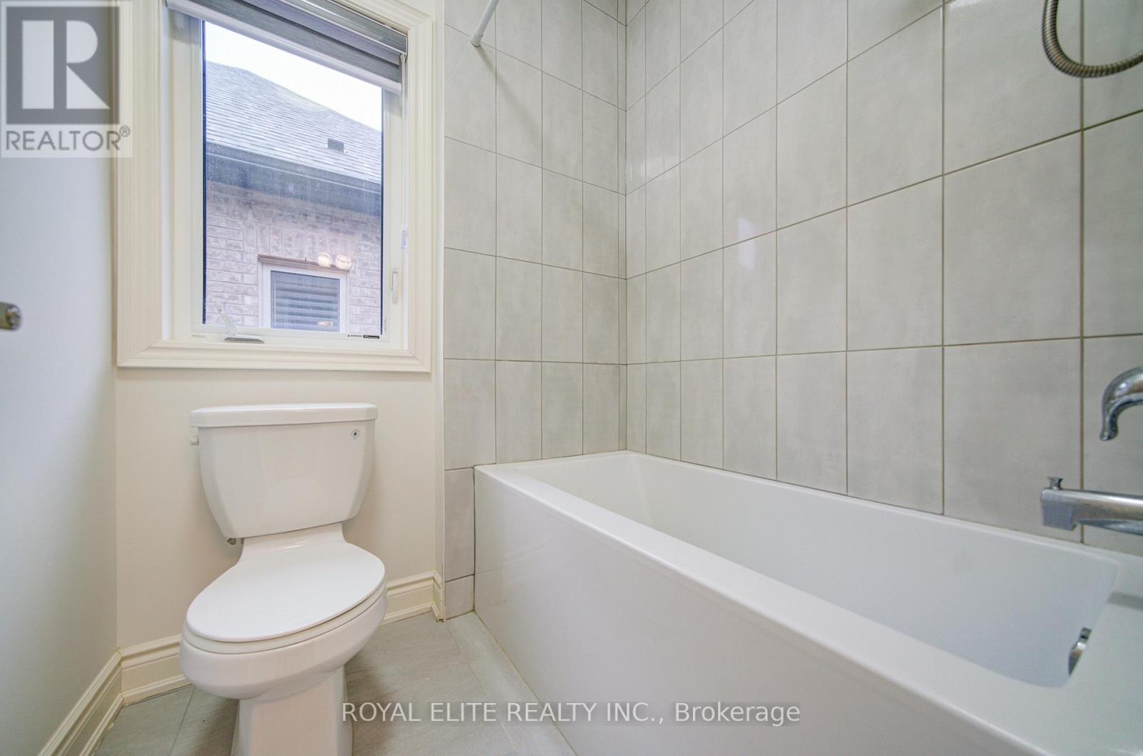 57 Betty May Crescent, East Gwillimbury, Ontario  L9N 1S2 - Photo 41 - N12922154