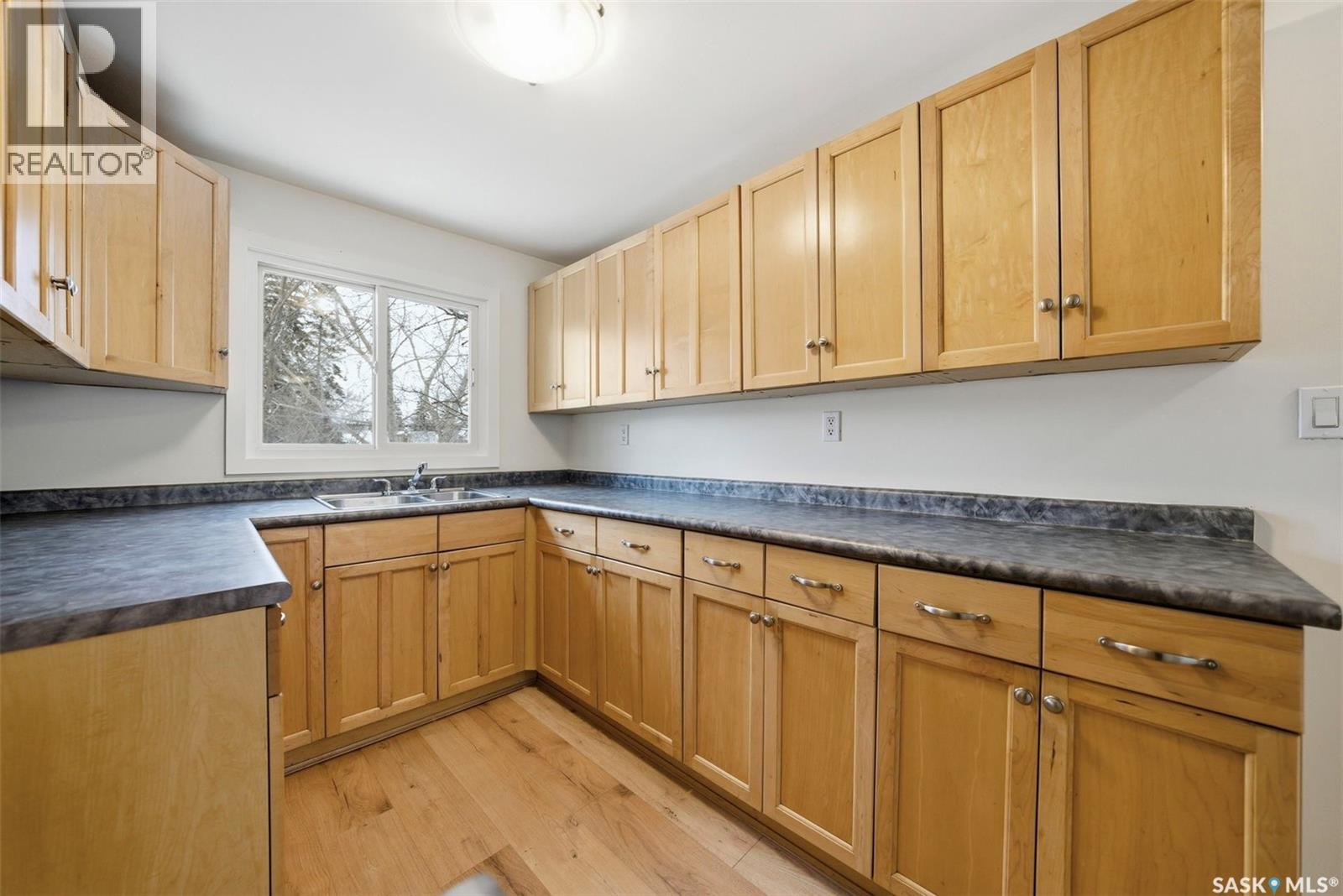 106 Dunlop Street, Saskatoon, Saskatchewan  S7H 2B5 - Photo 2 - SK031409