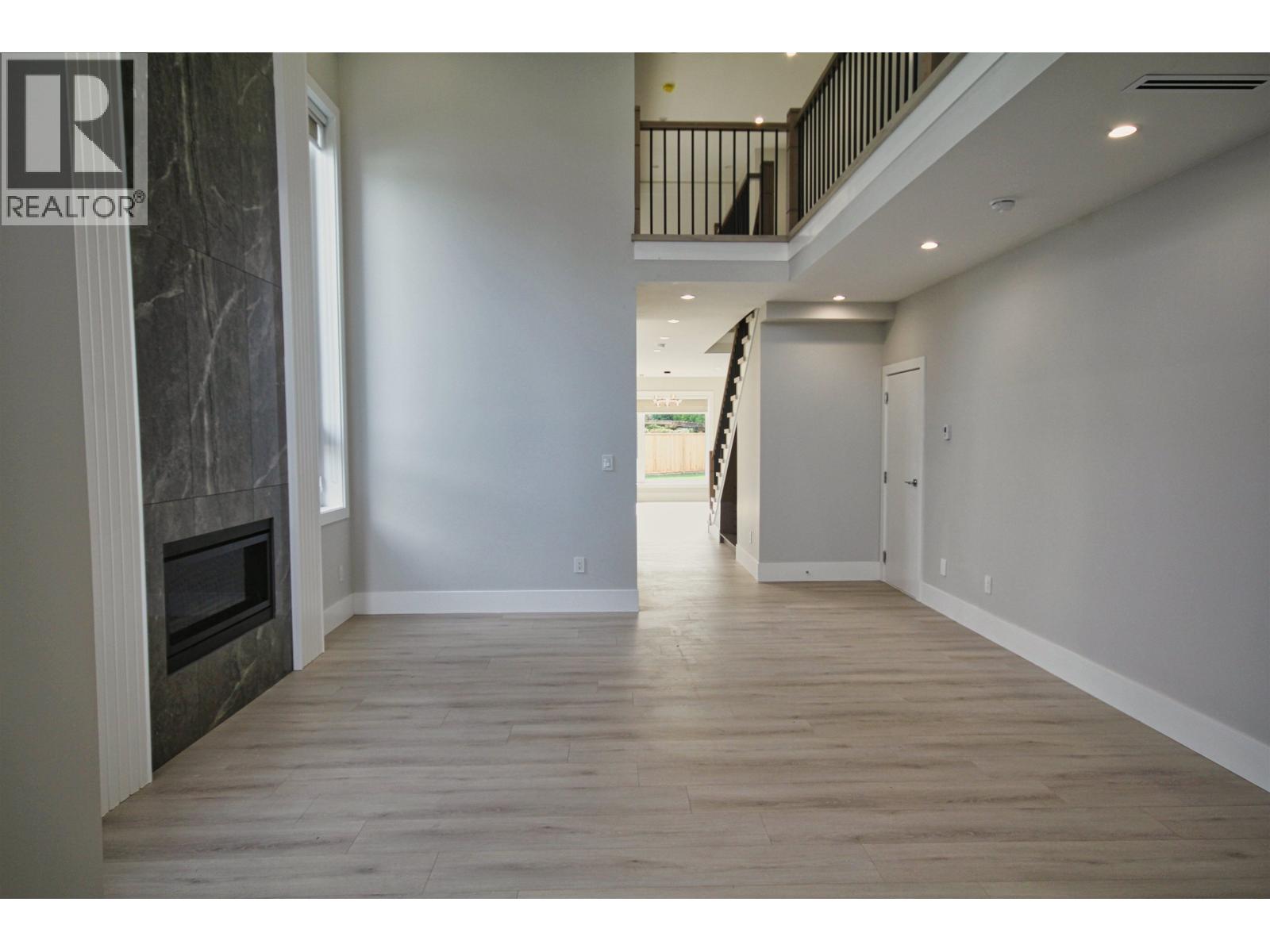 11911 Dunavon Place, Richmond, British Columbia  V7E 3Y1 - Photo 4 - R3103162