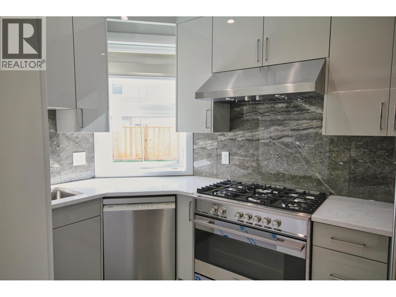 11911 Dunavon Place, Richmond, British Columbia  V7E 3Y1 - Photo 9 - R3103162