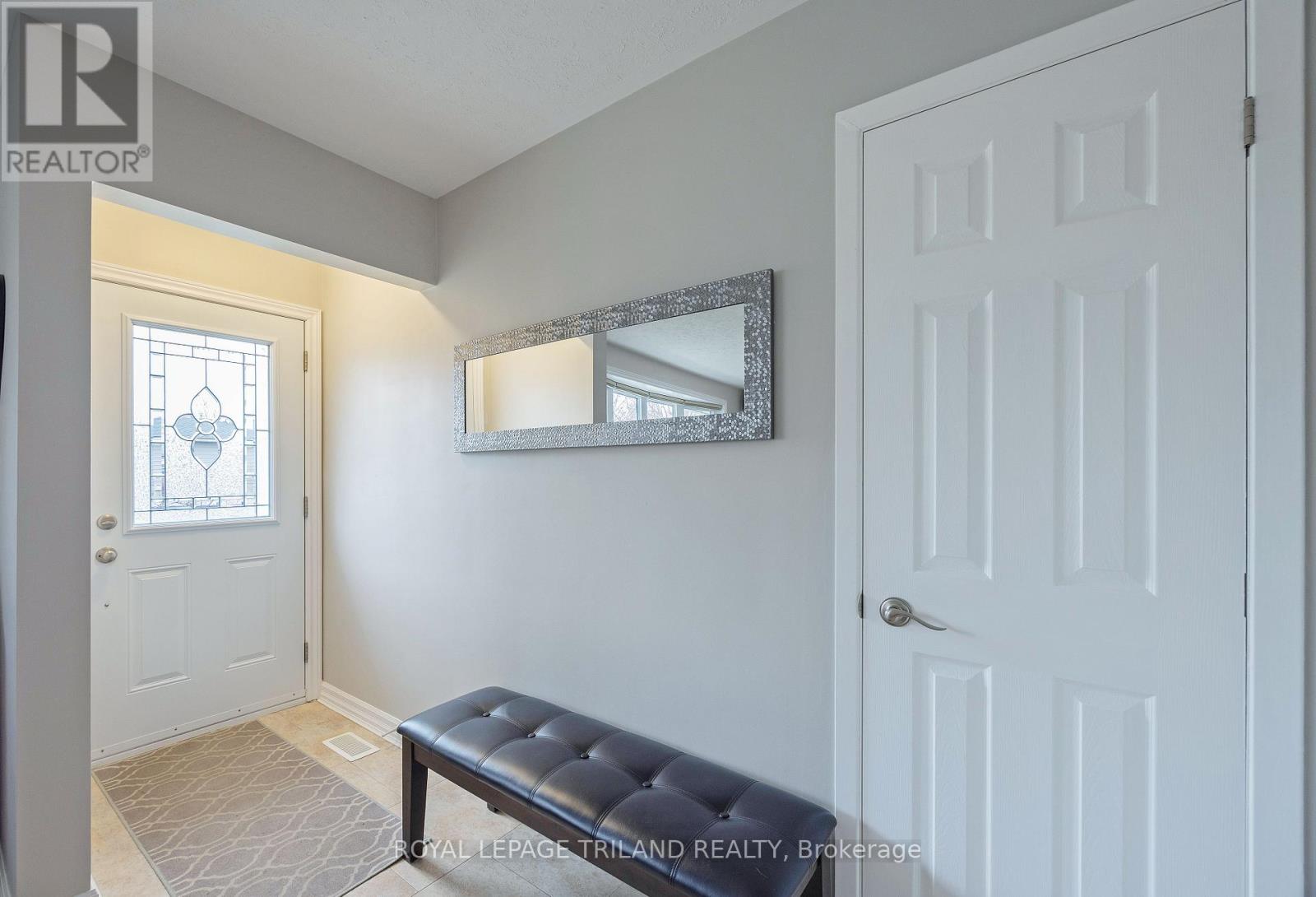 59 Lawrence Avenue, St. Thomas, Ontario  N5R 4Y7 - Photo 3 - X12927534