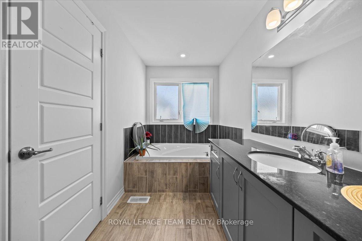 814 Stallion Crescent, Ottawa, Ontario  K2S 2G1 - Photo 18 - X12927490