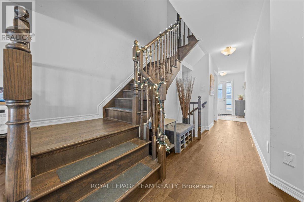 814 Stallion Crescent, Ottawa, Ontario  K2S 2G1 - Photo 5 - X12927490