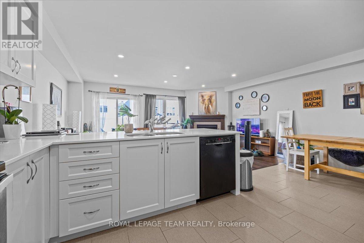 814 Stallion Crescent, Ottawa, Ontario  K2S 2G1 - Photo 7 - X12927490