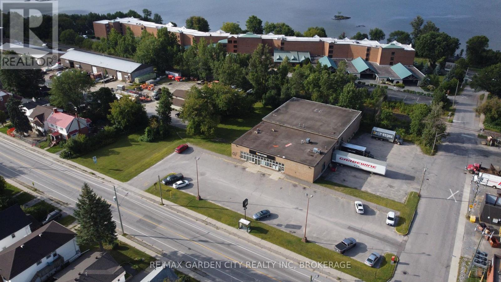 1065 MAIN STREET W STREET, North Bay, Ontario