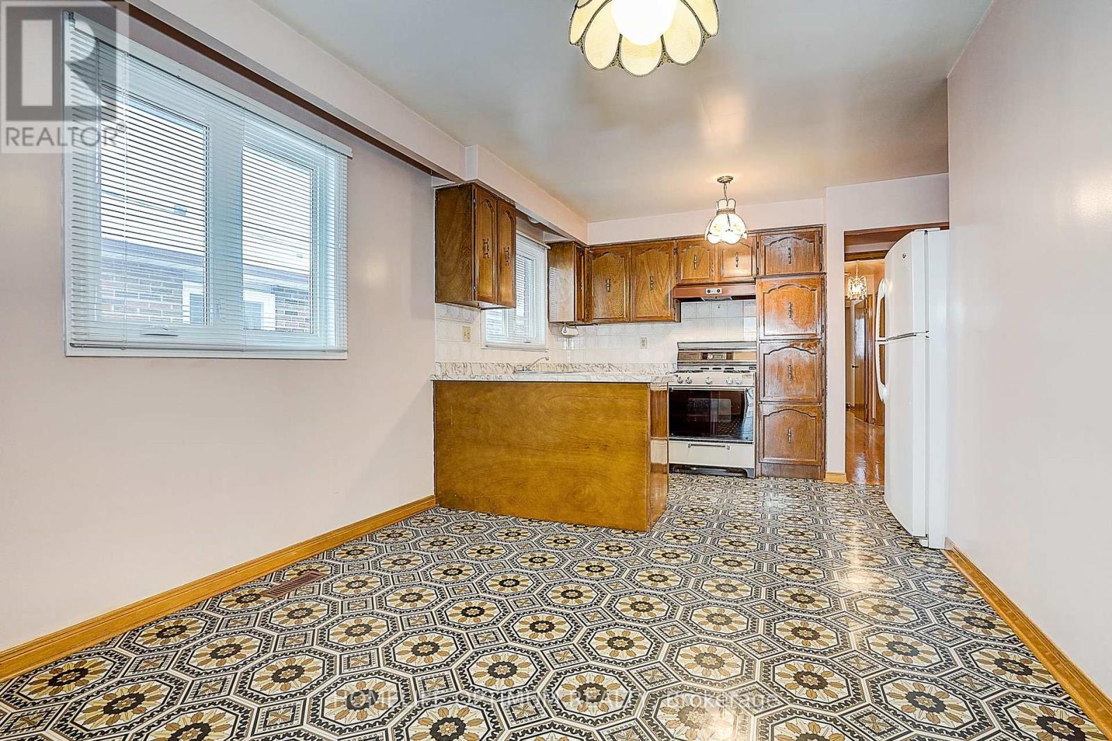 58 Hazelnut Crescent N, Toronto, Ontario  M2J 4W3 - Photo 6 - C12927528