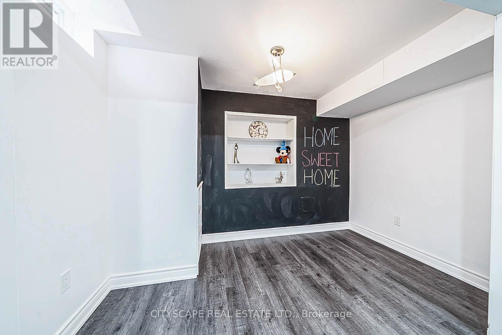 19 Staples Lane, Hamilton, Ontario L0R 1C0 - Photo 25 - X12922860