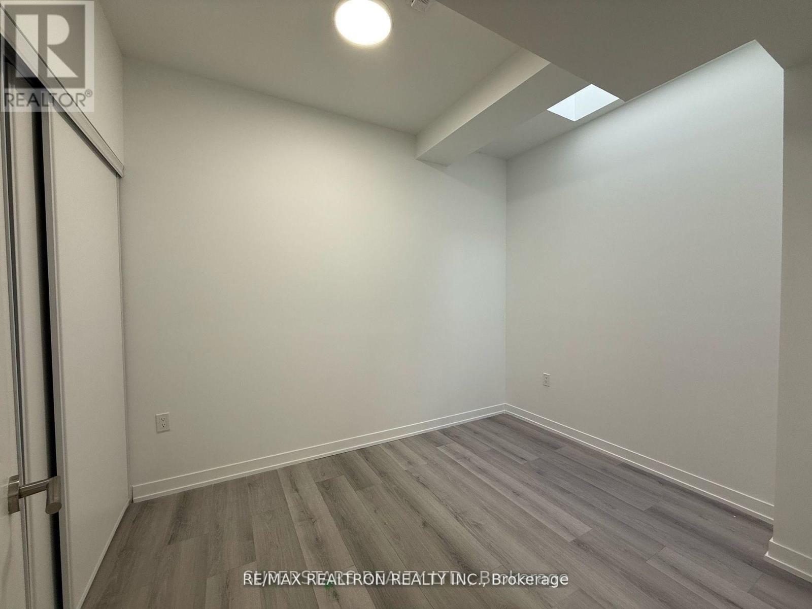 308 - 485 Logan Avenue, Toronto, Ontario  M4M 2P5 - Photo 5 - E12927492