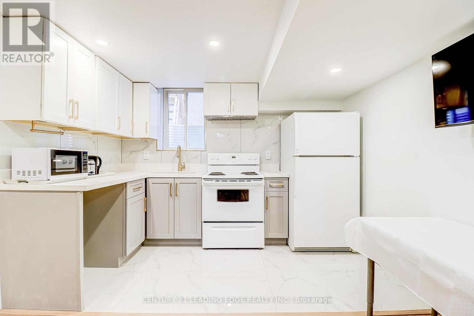 376 WHITBY SHORES GREENWAY, Whitby, Ontario