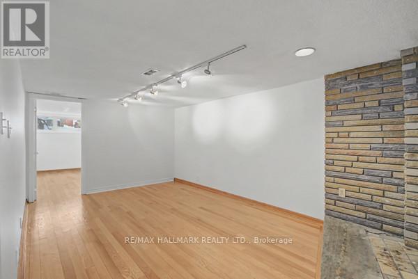 37 Avis Crescent, Toronto, Ontario  M4B 1B8 - Photo 18 - E12927600