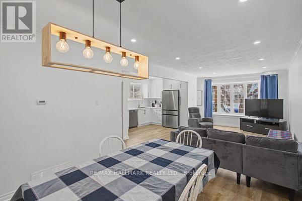 37 Avis Crescent, Toronto, Ontario  M4B 1B8 - Photo 4 - E12927600