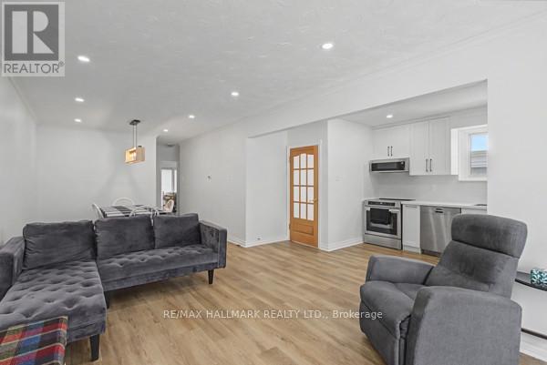 37 Avis Crescent, Toronto, Ontario  M4B 1B8 - Photo 6 - E12927600