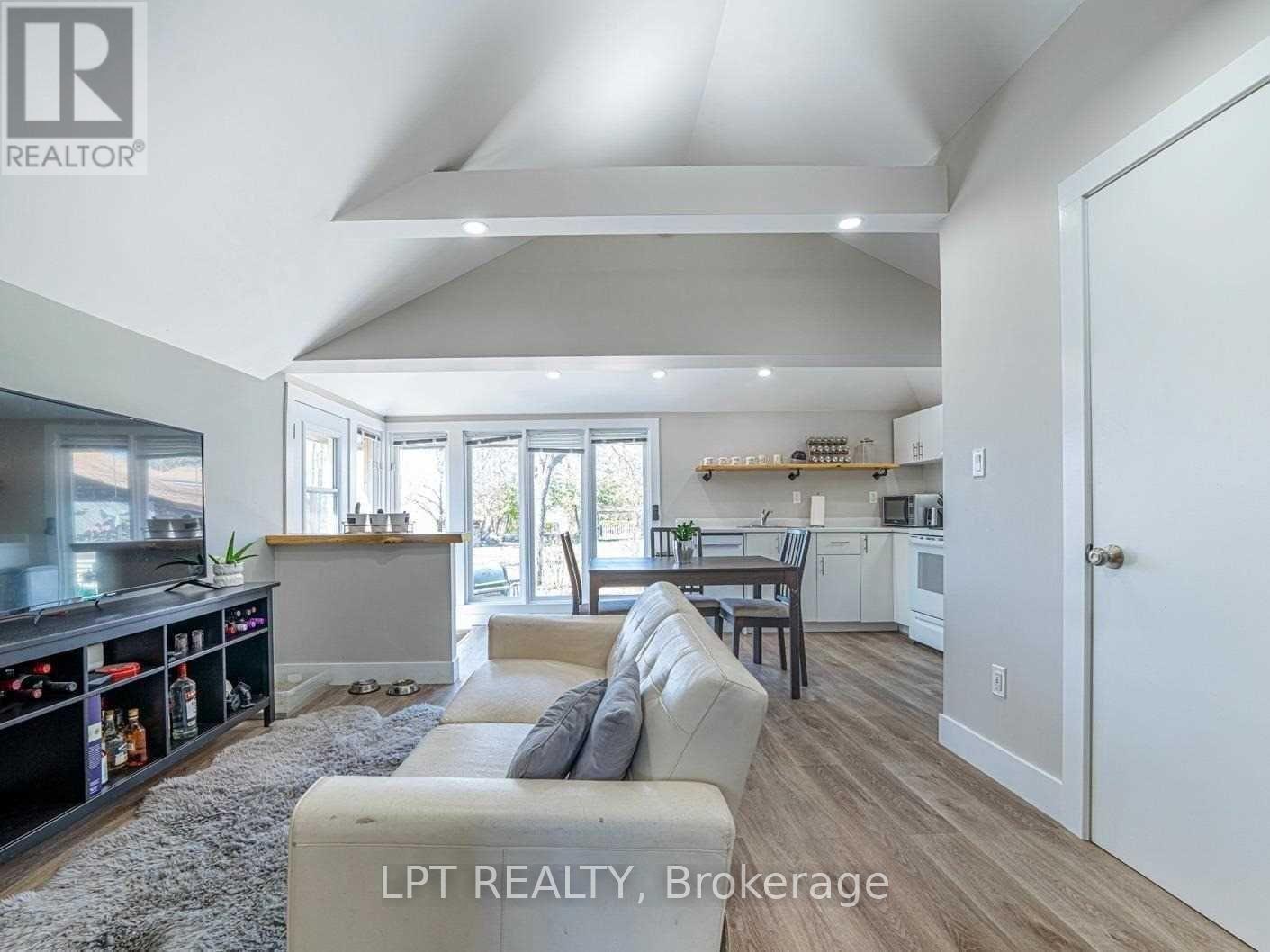 2 - 72 Farley Circle, Georgina, Ontario  L0E 1S0 - Photo 3 - N12927570